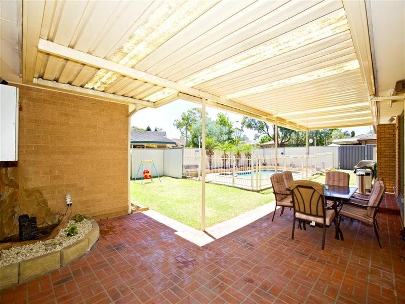 1 Nightmist Grove, St Clair NSW 2759