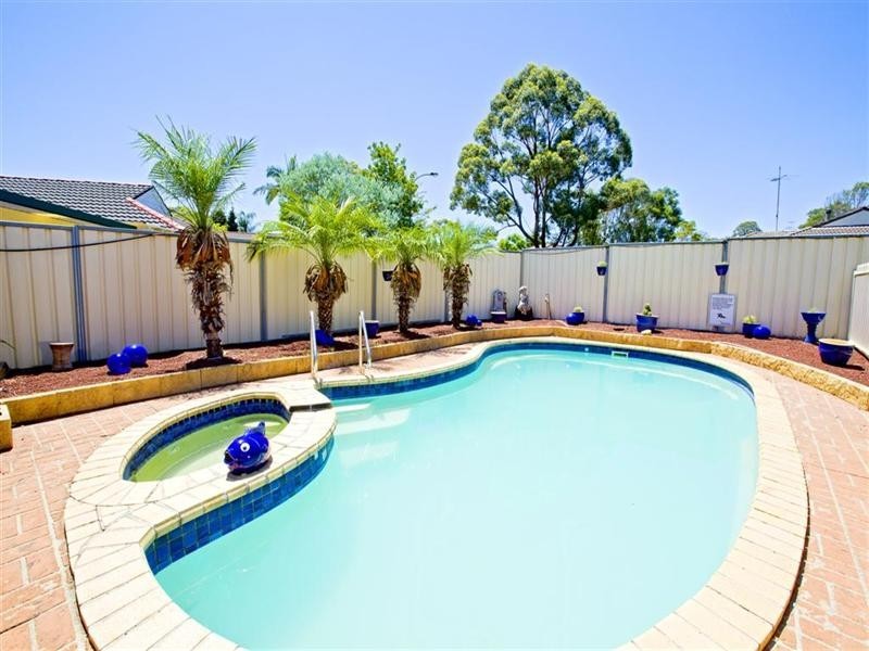 1 Nightmist Grove, St Clair NSW 2759