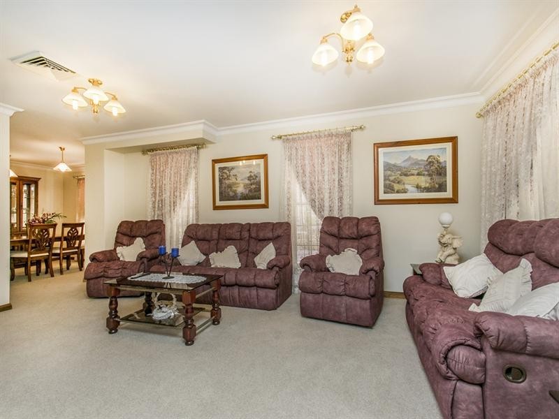 2 Eliza Place, Glenmore Park NSW 2745