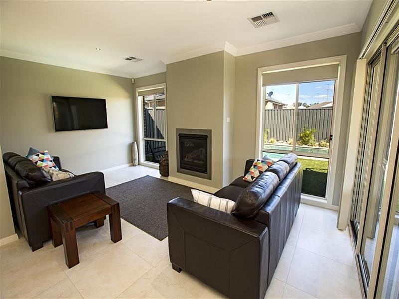 22 Foothills Terrace, Glenmore Park NSW 2745