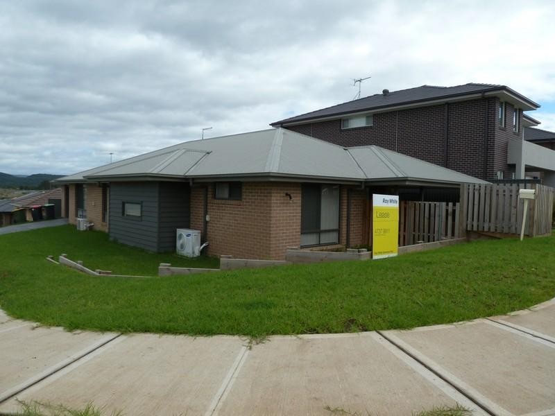 10 Glenmore Ridge Drive, Glenmore Park NSW 2745