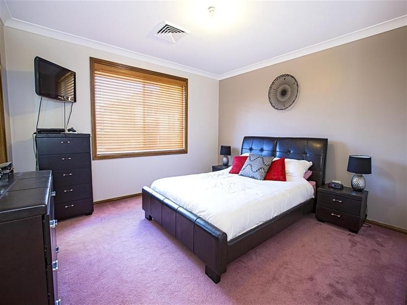 18 Bluebell Close, Glenmore Park NSW 2745