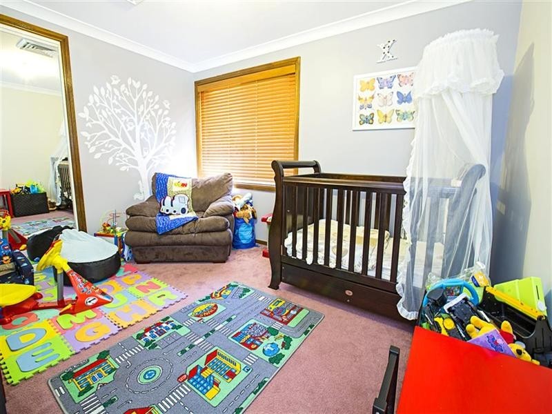 18 Bluebell Close, Glenmore Park NSW 2745