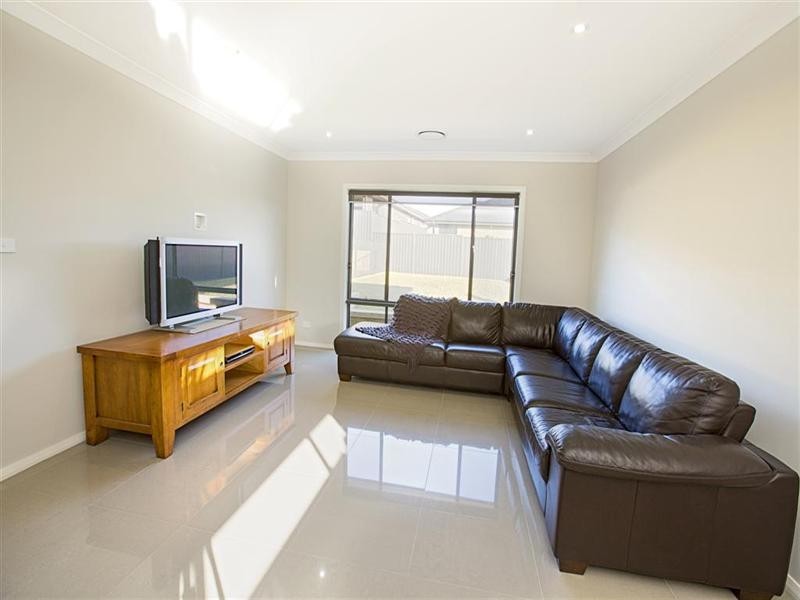 14 Blue View Terrace, Glenmore Park NSW 2745