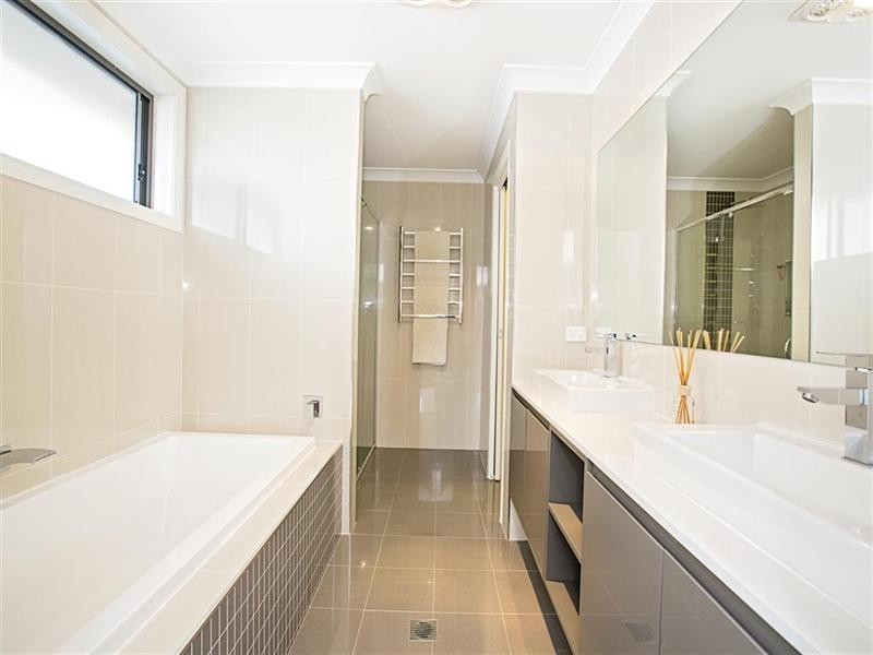 14 Blue View Terrace, Glenmore Park NSW 2745