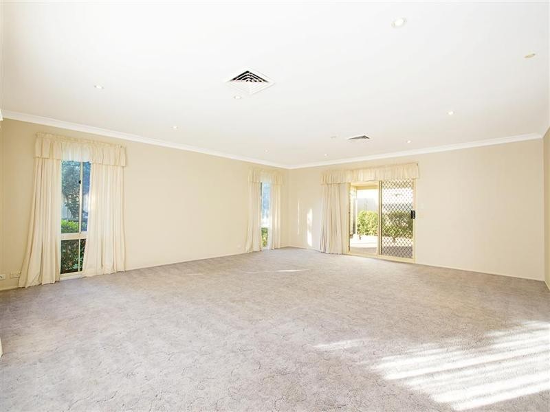 27 Sorenson Crescent, Glenmore Park NSW 2745