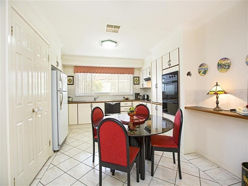 8 Firestone Crescent, Glenmore Park NSW 2745