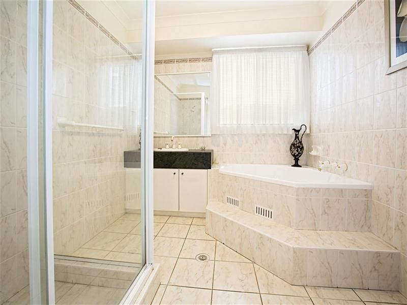 8 Firestone Crescent, Glenmore Park NSW 2745