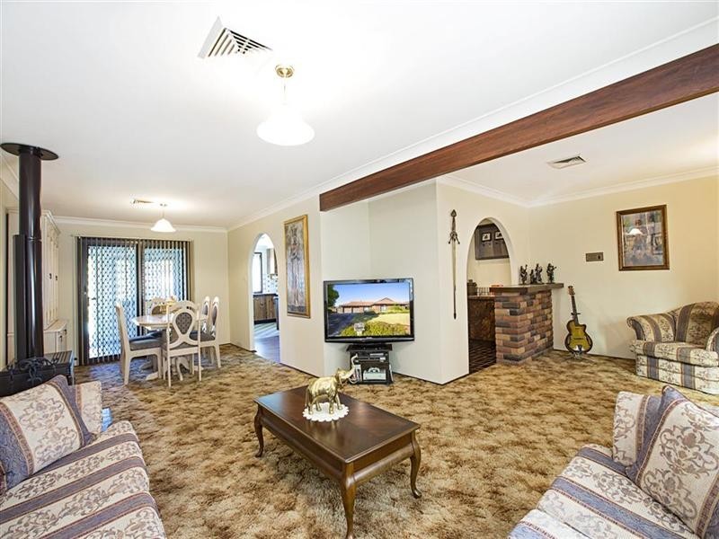 2 Dampier Avenue, Werrington County NSW 2747