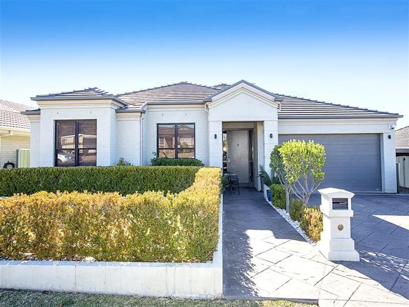 22 Burra Close, Glenmore Park NSW 2745
