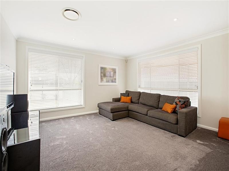 11 Thornbill Crescent, Glenmore Park NSW 2745