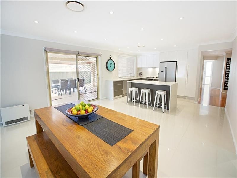 11 Thornbill Crescent, Glenmore Park NSW 2745