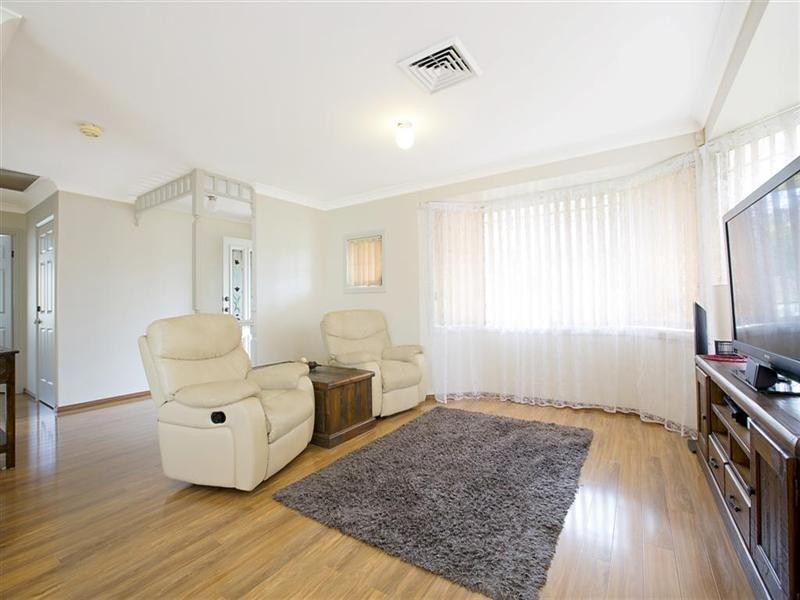 4 Berril Place, Glenmore Park NSW 2745