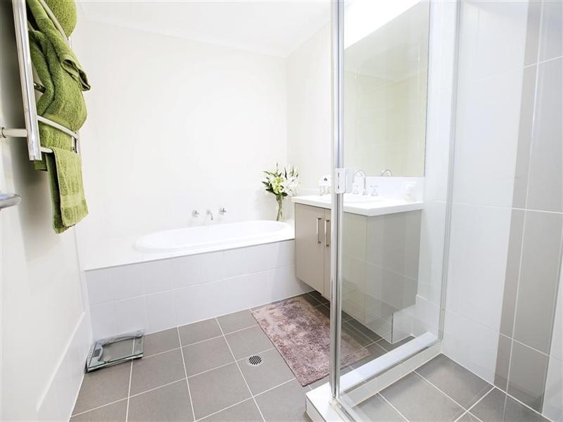 5 Foothills Terrace, Glenmore Park NSW 2745