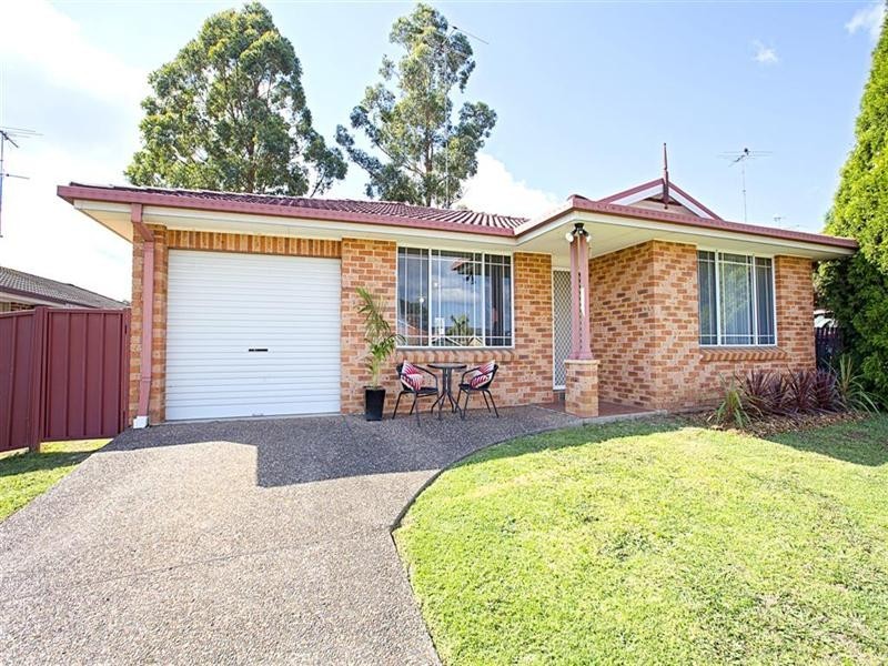 8 William Howell Drive, Glenmore Park NSW 2745