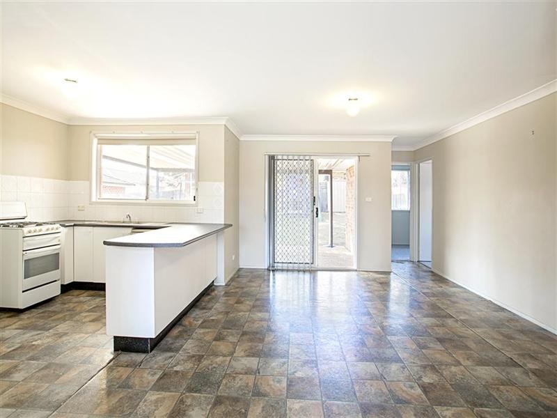 8 William Howell Drive, Glenmore Park NSW 2745