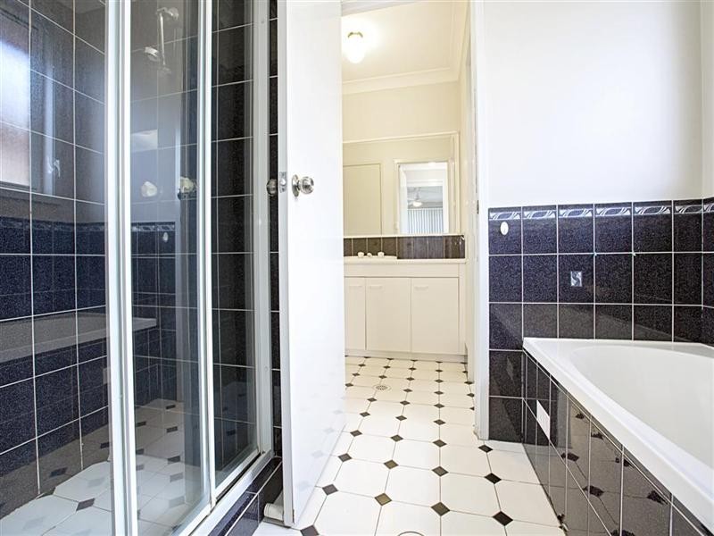 8 William Howell Drive, Glenmore Park NSW 2745