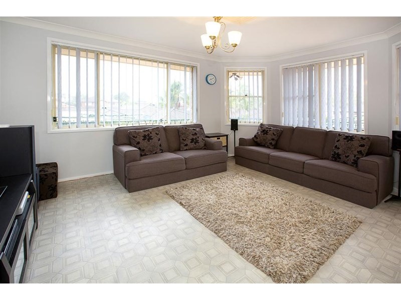 9 Kylie Tennant Close, Glenmore Park NSW 2745