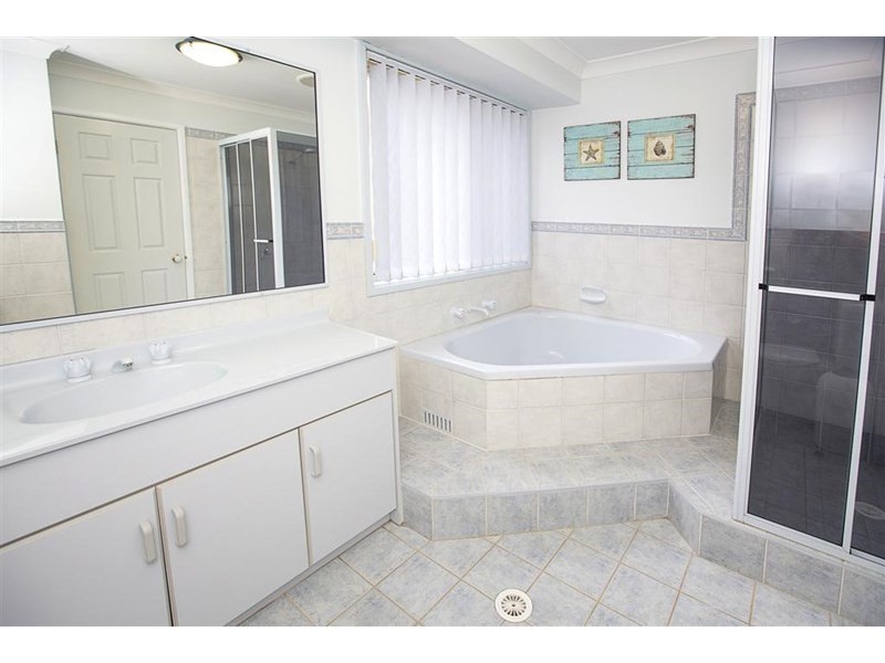 9 Kylie Tennant Close, Glenmore Park NSW 2745