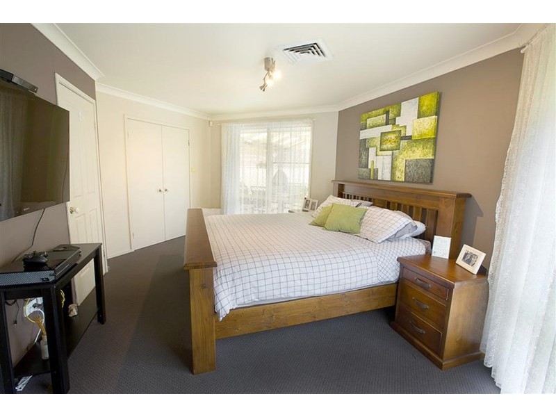 25 Sorenson Crescent, Glenmore Park NSW 2745