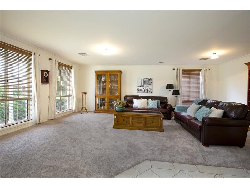 17 Coolabah Crescent, Glenmore Park NSW 2745