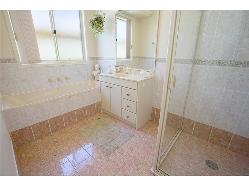 33 Sunningdale Drive, Glenmore Park NSW 2745