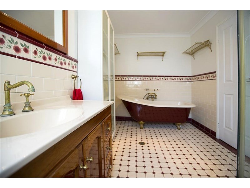 18 Woodi Close, Glenmore Park NSW 2745