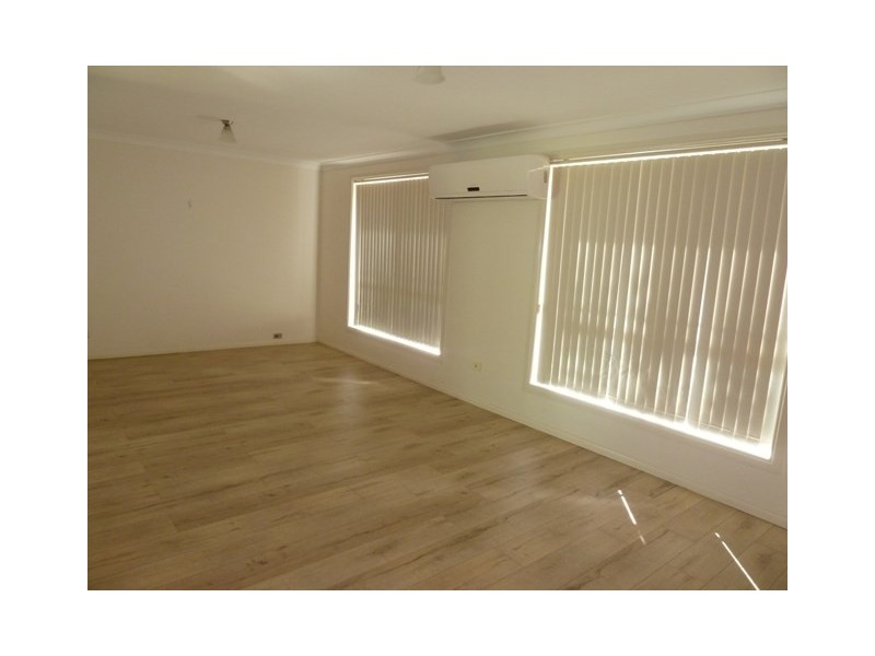 1 Scrubwren Close, Glenmore Park NSW 2745