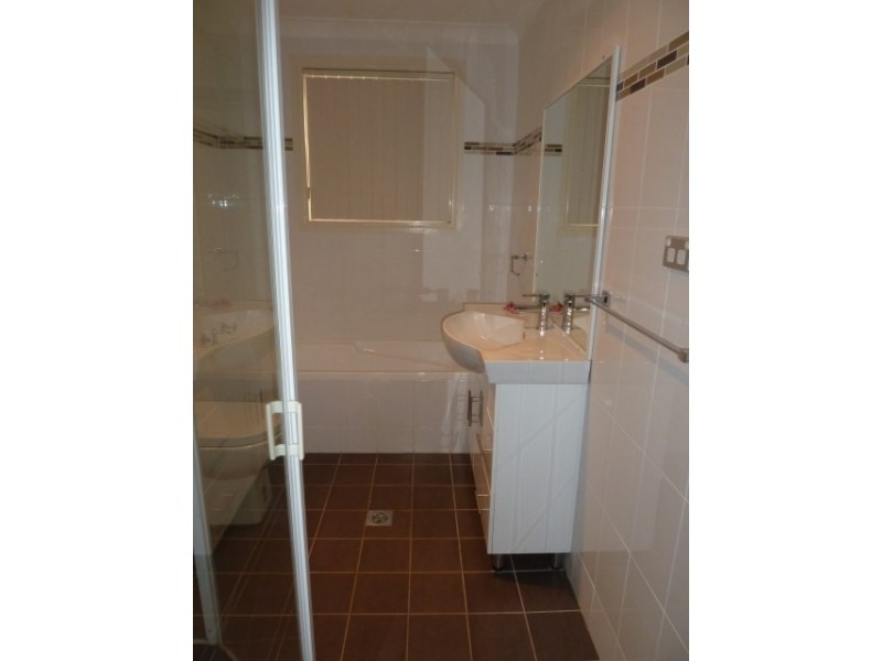 1 Scrubwren Close, Glenmore Park NSW 2745