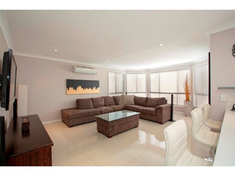 9 Dara Crescent, Glenmore Park NSW 2745