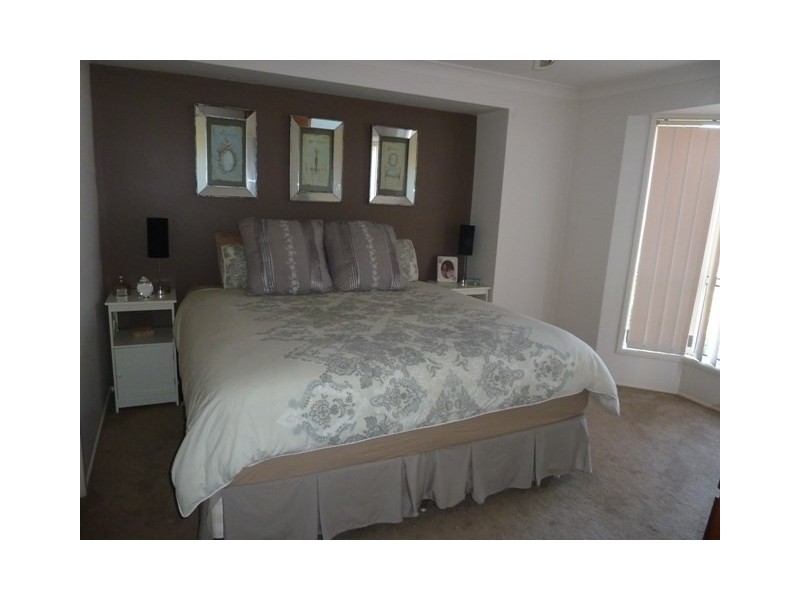 25 Dara Crescent, Glenmore Park NSW 2745