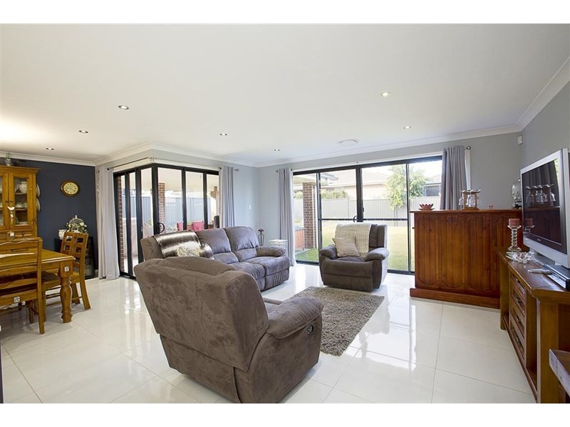 14 Foothills Terrace, Glenmore Park NSW 2745