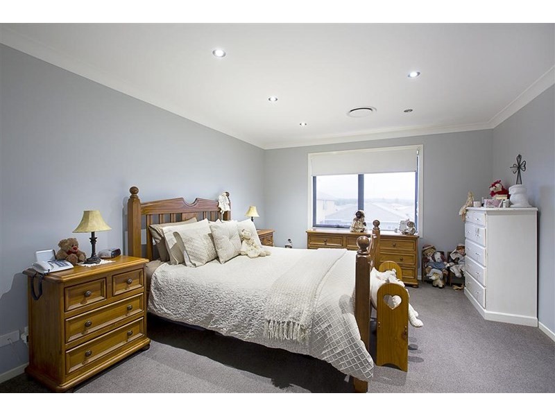 14 Foothills Terrace, Glenmore Park NSW 2745