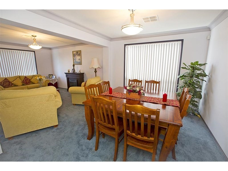 26 Lakewood Terrace, Glenmore Park NSW 2745