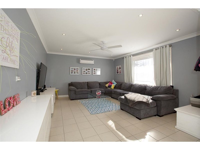 15 Ferntree Close, Glenmore Park NSW 2745