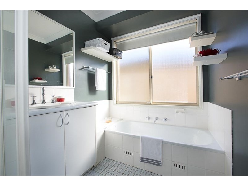 15 Ferntree Close, Glenmore Park NSW 2745