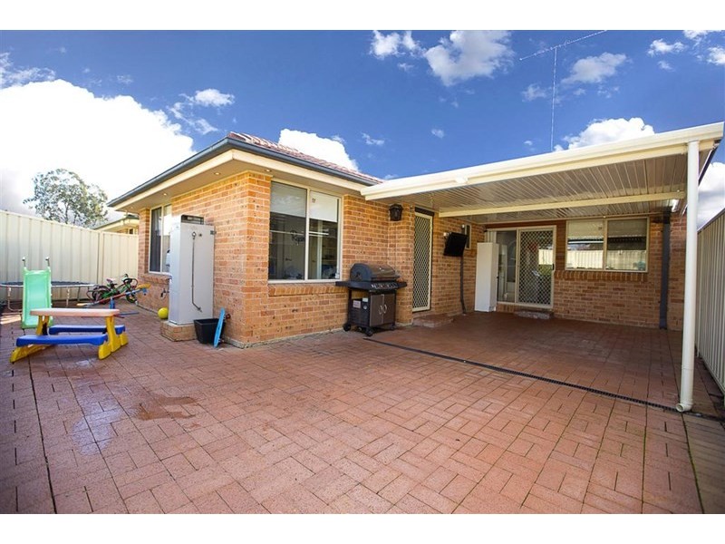 15 Ferntree Close, Glenmore Park NSW 2745