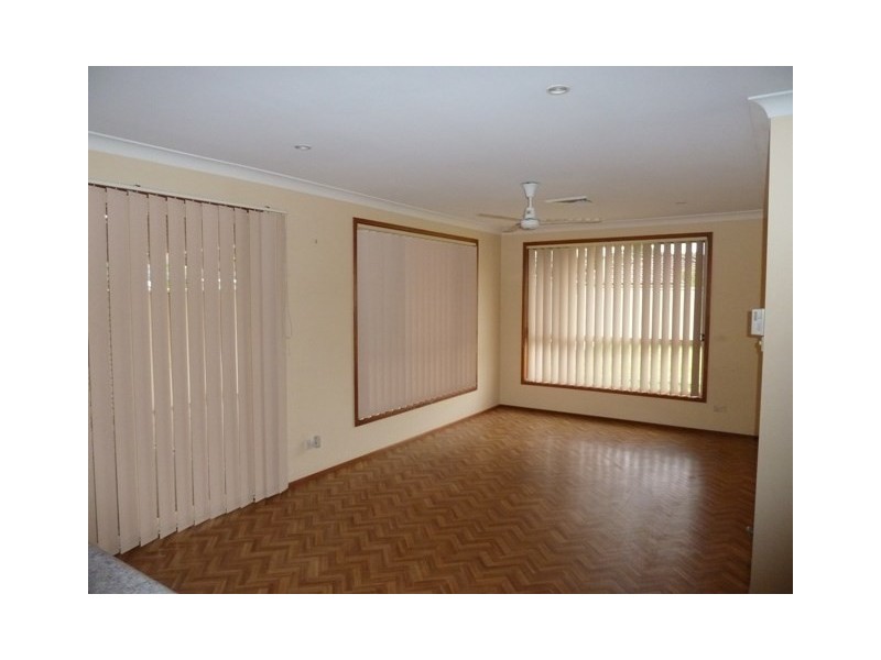 17 Kiber Drive, Glenmore Park NSW 2745