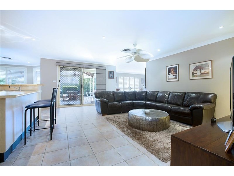 4 St Andrews Drive, Glenmore Park NSW 2745