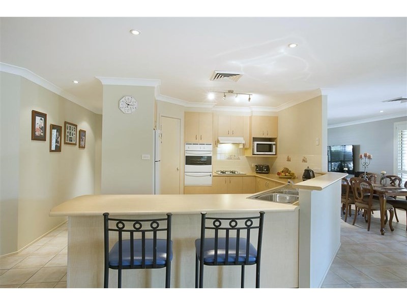 4 St Andrews Drive, Glenmore Park NSW 2745