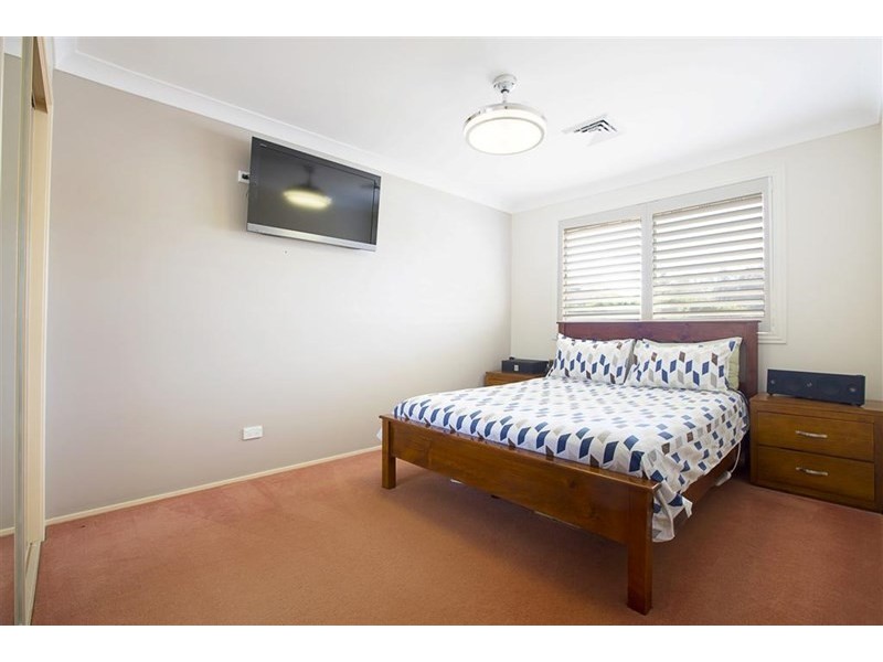 4 St Andrews Drive, Glenmore Park NSW 2745