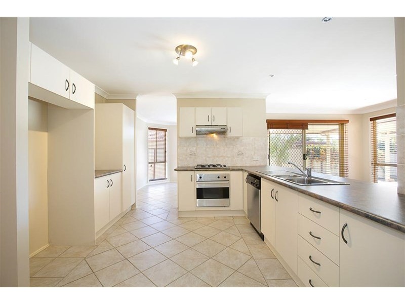 8 Thornbill Crescent, Glenmore Park NSW 2745