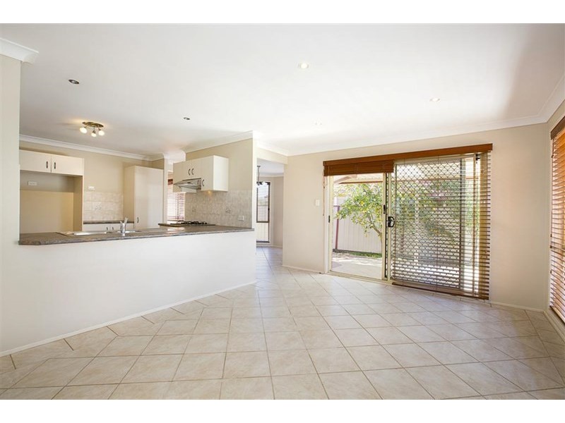 8 Thornbill Crescent, Glenmore Park NSW 2745