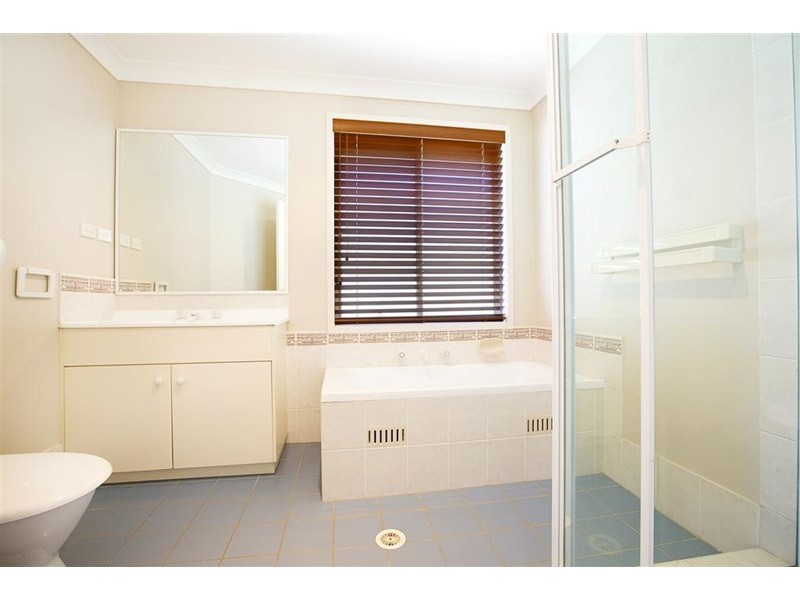 8 Thornbill Crescent, Glenmore Park NSW 2745