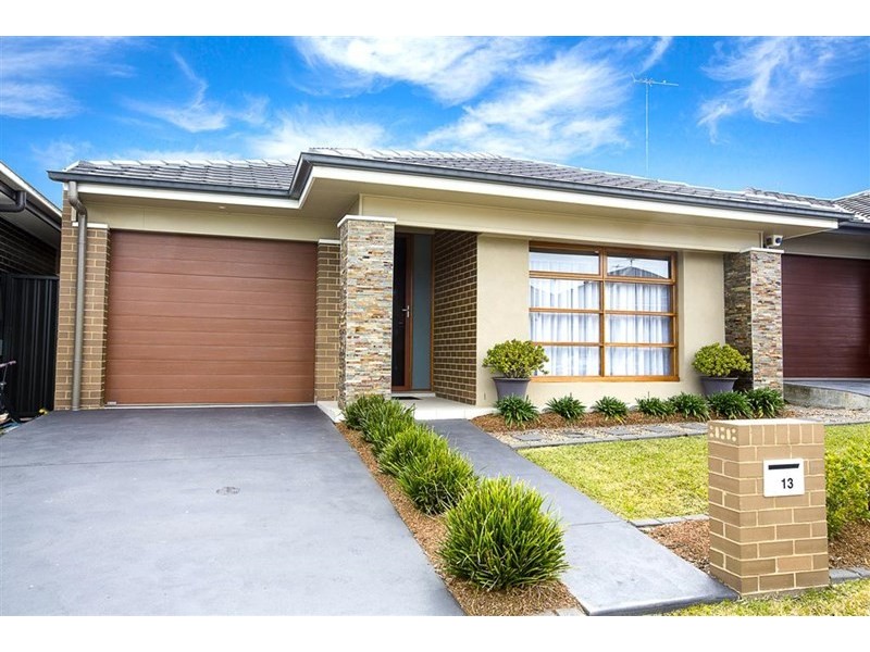 13 Foothills Terrace, Glenmore Park NSW 2745