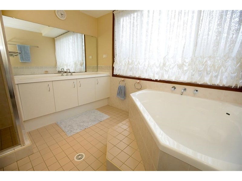 10 Honeysuckle Avenue, Glenmore Park NSW 2745