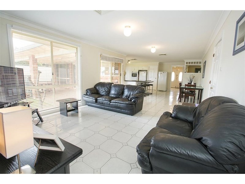 3 Camellia Avenue, Glenmore Park NSW 2745