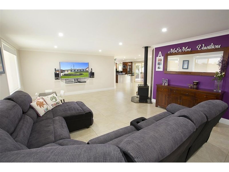 18 Yellowgum Close, Glenmore Park NSW 2745