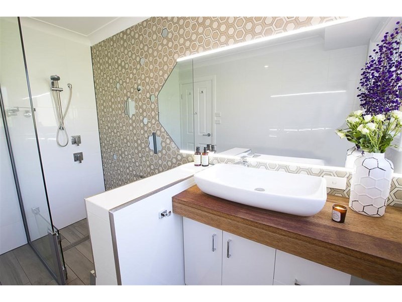 18 Yellowgum Close, Glenmore Park NSW 2745