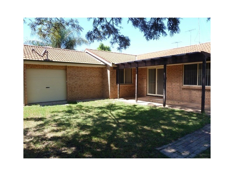 18 Fitzgerald Place, Glenmore Park NSW 2745